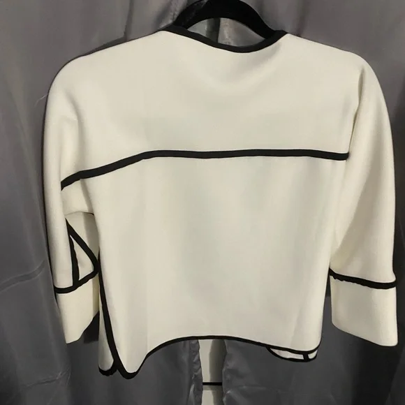 Beautiful elegant blazer white with black. - Picture 3 of 3